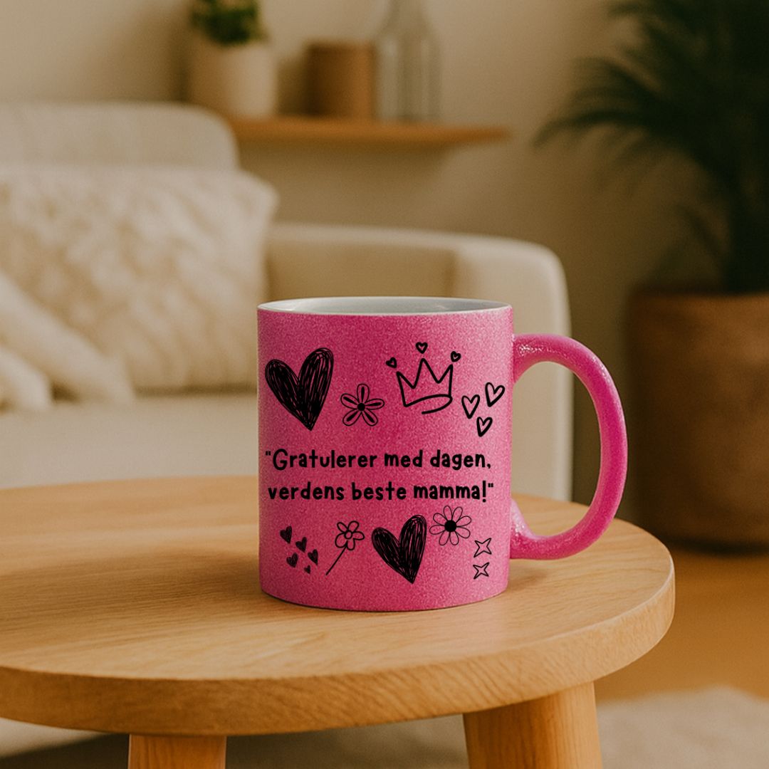 Bursdags krus til mamma – Gratulerer med dagen, verdens beste mamma! – rosa krus med personlig tekst - masdam.cheer