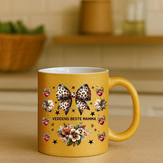 Gave krus til mamma – Verdens beste mamma – glitter, leopard - sløyfe og personlig tekst - masdam.cheer