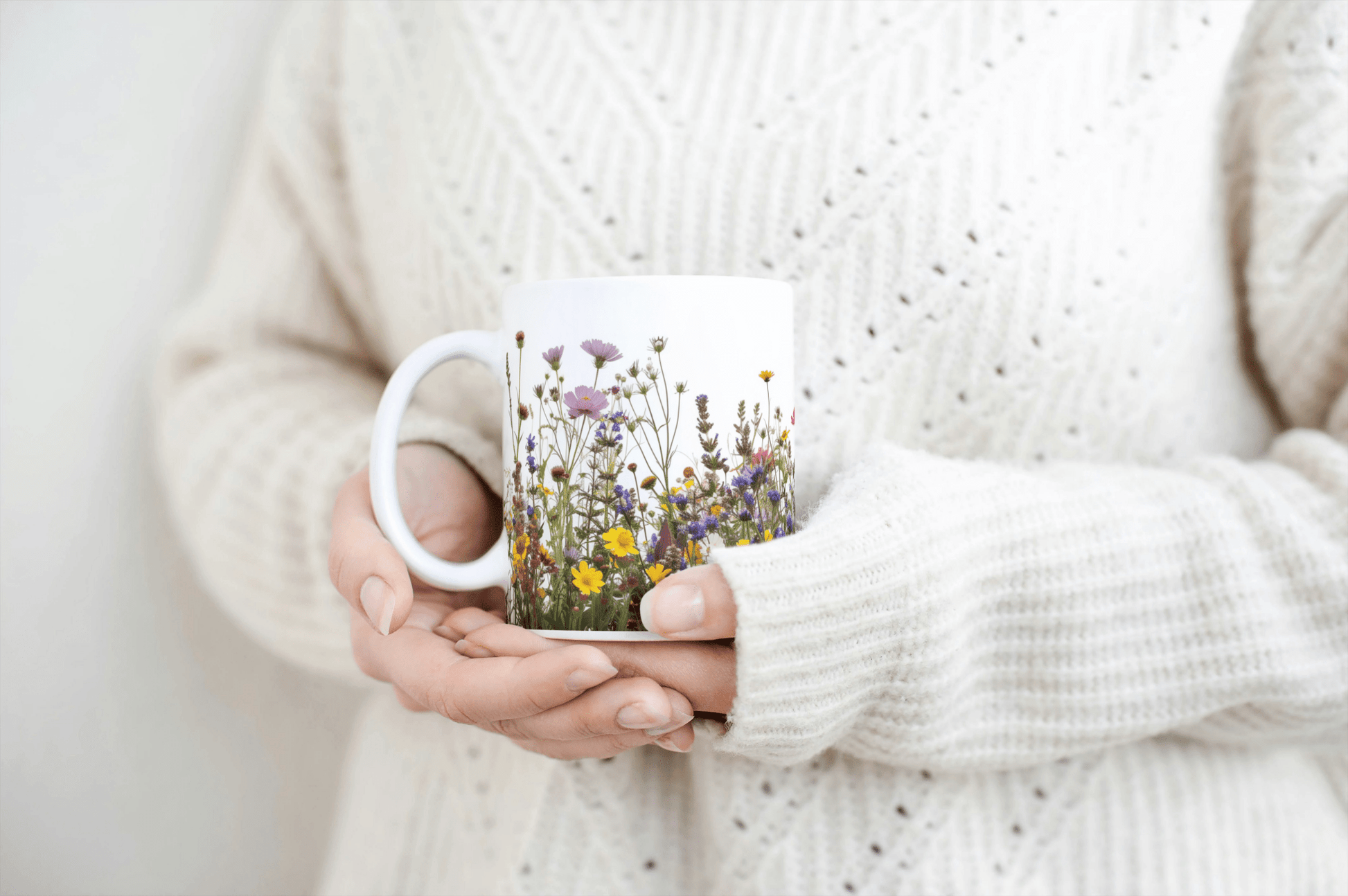 Hvit Kopp med Sommerlig og Livlig Blomsterdesign - masdam.cheer