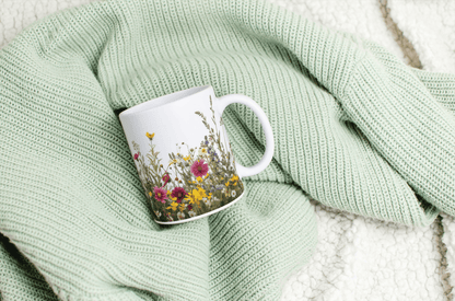 Hvit Kopp med Sommerlig og Livlig Blomsterdesign - masdam.cheer