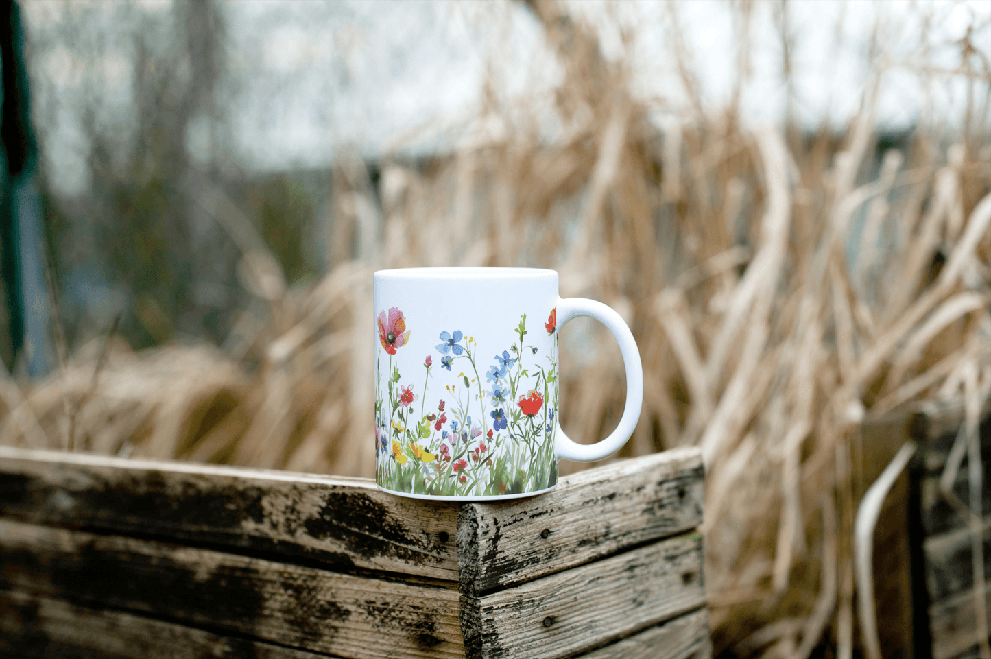 Hvit Kopp med Villblomstmagien – Fargerikt og Sommerlig Design - masdam.cheer