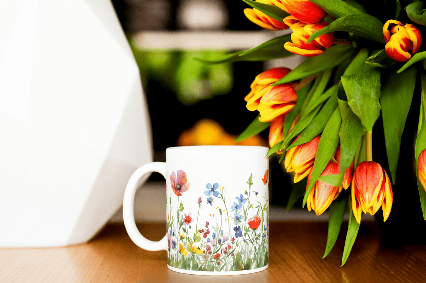 Hvit Kopp med Villblomstmagien – Fargerikt og Sommerlig Design - masdam.cheer