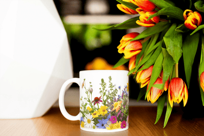 Hvit Kopp med Wildflower - Design – Naturlig og Elegant - masdam.cheer