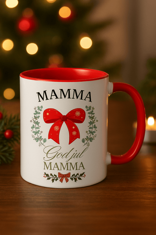 Personlig julekrus – “God Jul Mamma” | Rød kopp med julemotiv og eget navn - masdam.cheer