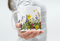 Solskinn i en Kopp – Hvit Kopp med Fargerike Blomster - masdam.cheer