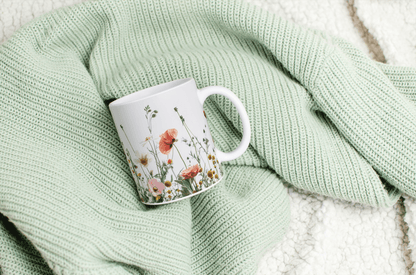 Sommerens Blomstereng – Hvit Kaffekopp med Fargerikt Design - masdam.cheer