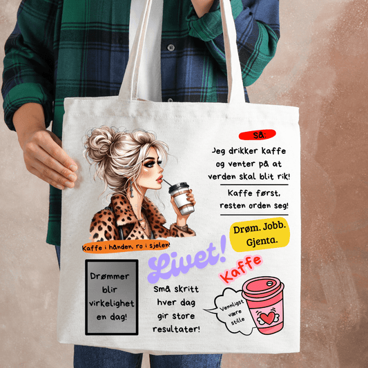 Totebag med kaffe - quote – “Kaffe først, resten ordner seg” | Trendy canvas handlenett - masdam.cheer