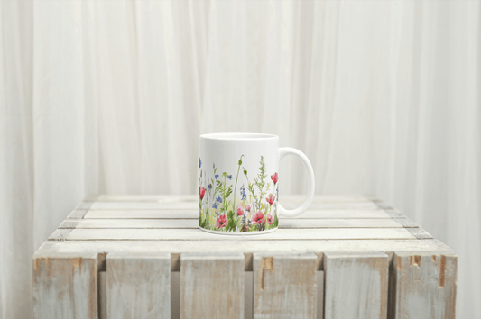 Villblomstens Sjarm – Hvit Kopp med Sommerlig Fargespill - masdam.cheer